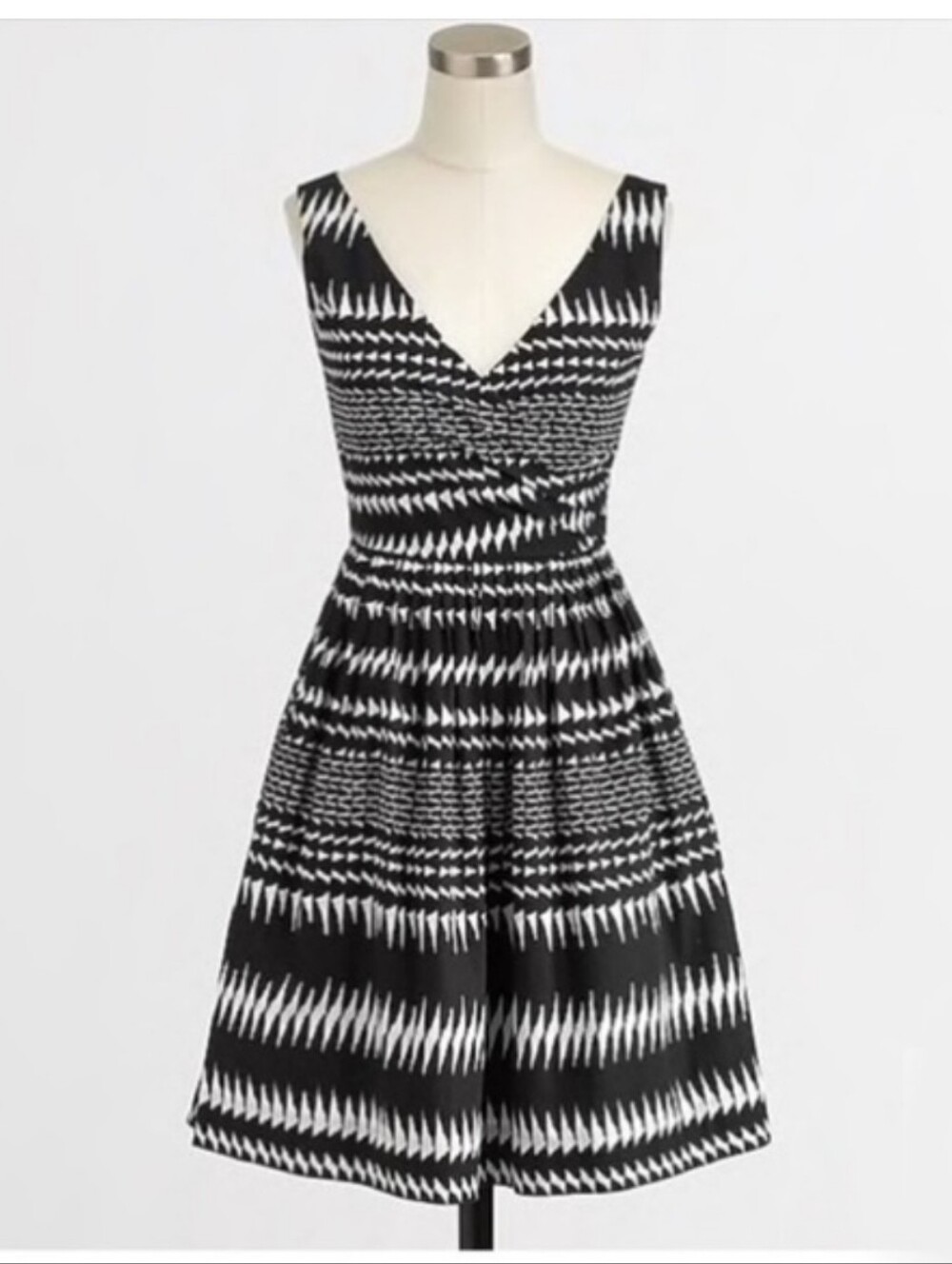 J. Crew Black/White V-Neck Geometric Poplin Dress, EUC - Picture 6 of 6